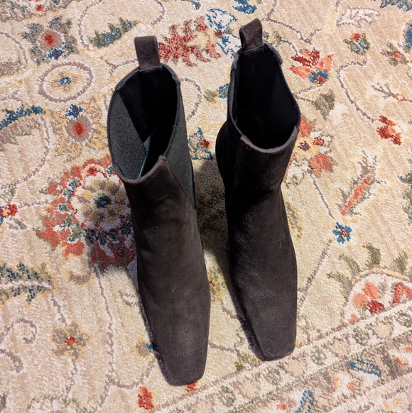 Reformation Roberta Kitten Heel Chelsea Boot - Picture 8 of 13